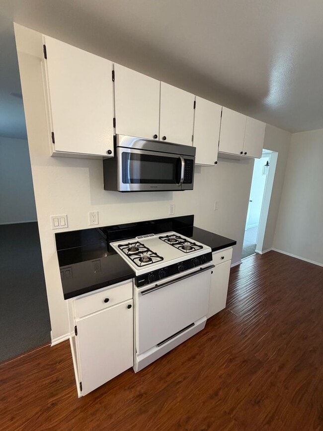 Foto del edificio - 2 Bed, 1 Bath single story duplex