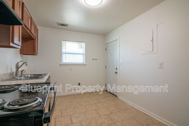 Building Photo - 1521 22nd St Ensley