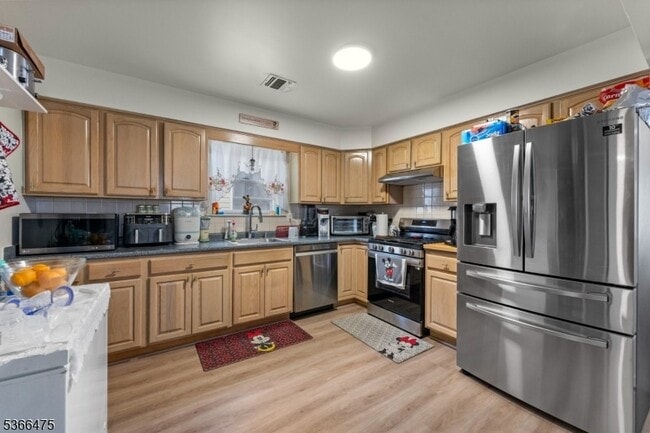 Building Photo - 401-403 E Kinney Street Unit
