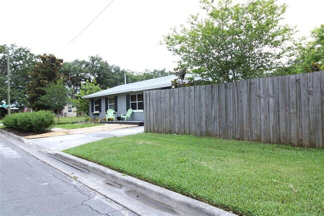 Foto del edificio - 1512 Florinda Dr