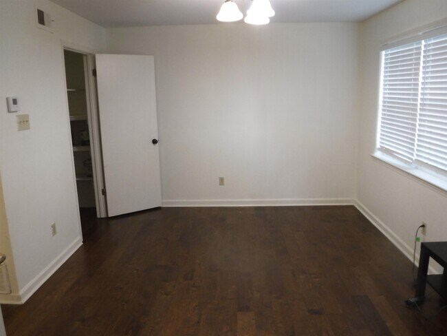 Foto del edificio - 6420 Macon Rd
