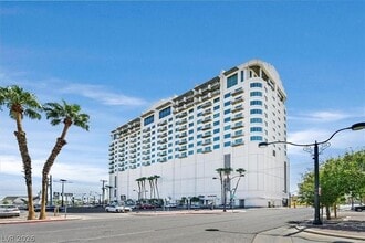 Building Photo - 900 S Las Vegas Blvd
