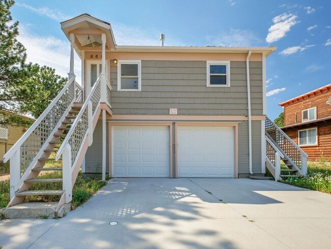 Photo - 4 Bedroom, 2 bath home with 2 car garage