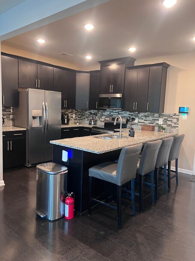 Foto del edificio - Bright 2BR / 2BA with One-Car Garage, Open...