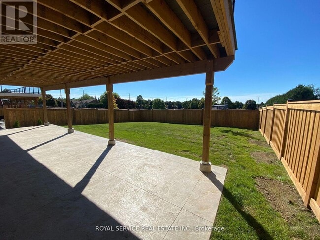 Building Photo - 61 Waywell St