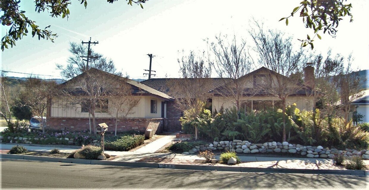 Foto principal - 3 br, 2 bath House - 1690 Juniper Ave