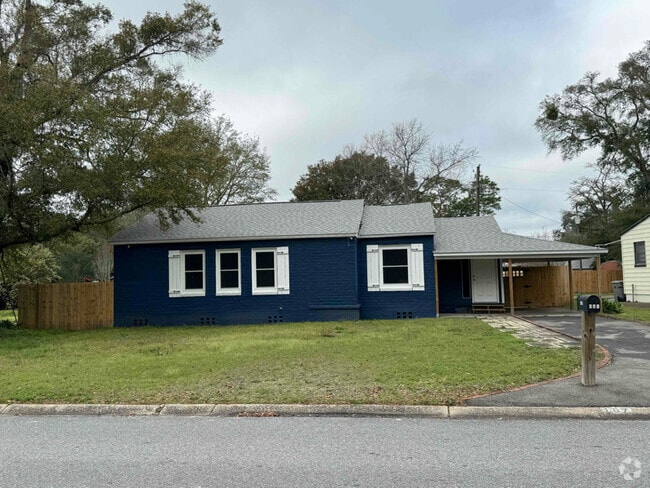 Building Photo - 107 SE Syrcle Dr