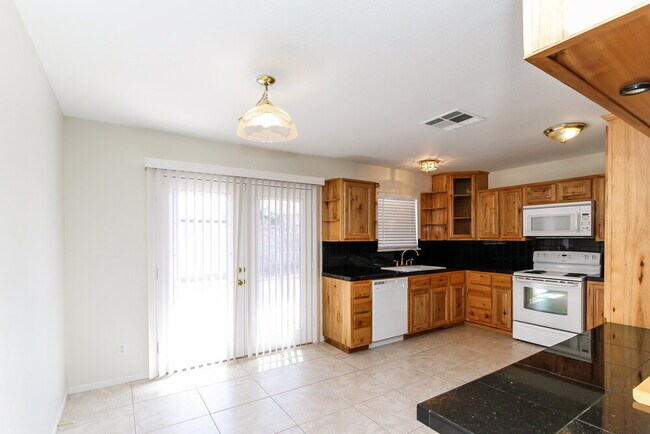 Building Photo - 350 Papaya Pl