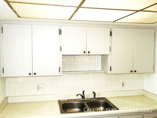 Building Photo - 1433 S Belcher Rd