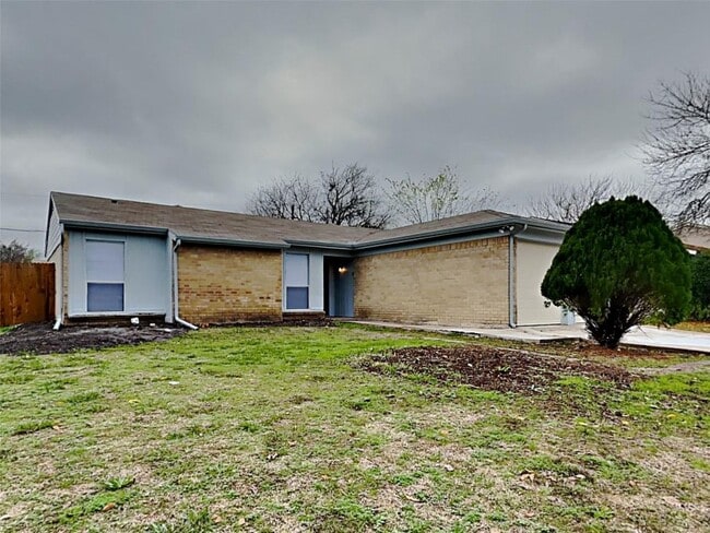 3 BR/2BA | Renovated Single Family Home | 2-Car Garage | Gated backyard - 3 BR/2BA | Renovated Single Family Home | 2-Car Garage | Gated backyard