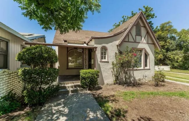 Building Photo - 2211 N Van Ness Blvd