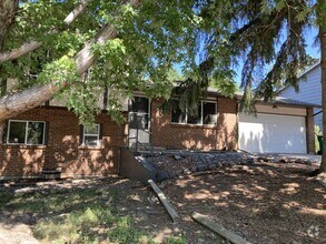 Building Photo - 5480 Descanso Cir W