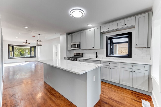 Building Photo - 2508 Kenilworth Ave