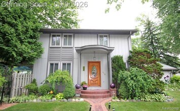 Building Photo - 615 Davis Ave