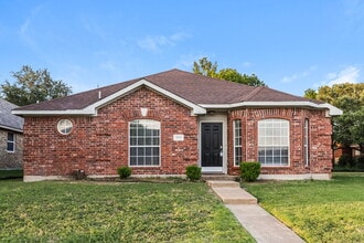Building Photo - 2844 Claremont Dr