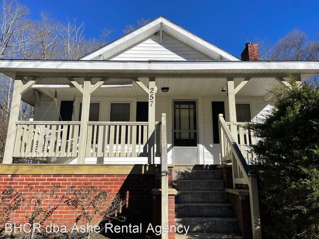 Building Photo - 2 br, 1 bath House - 257 Park Vista Rd.