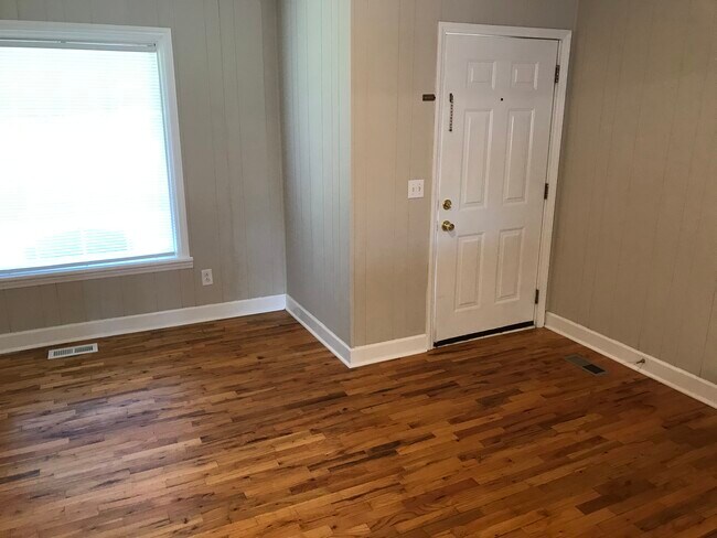 Foto del edificio - 7049 Regalwood Ct