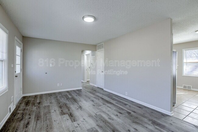 Foto del edificio - 11201 Crystal Ave