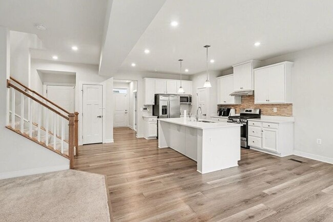 Building Photo - 484 Bridgepoint Dr