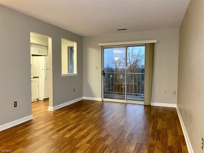Building Photo - 2 br, 1.5 bath  - 6708 Ridge Rd Apt 304