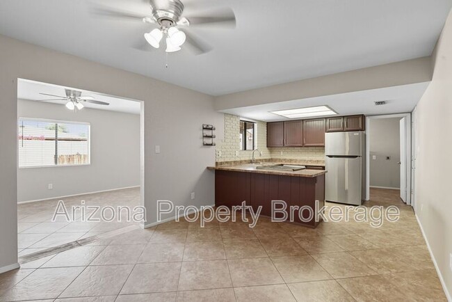 Foto del edificio - 2634 E Billings St