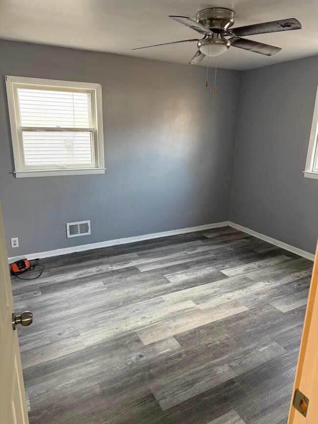 Building Photo - 6514 W Carmen Ave