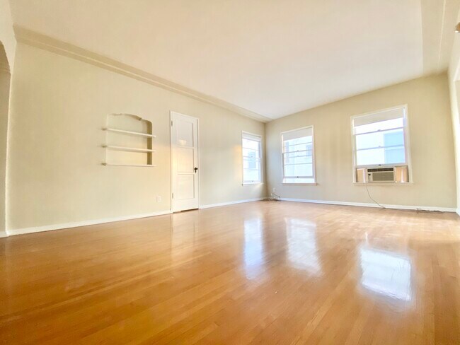 Foto del edificio - 343 N Sierra Bonita Ave