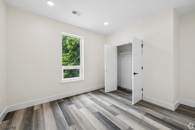 Building Photo - 448 S Orange Ave