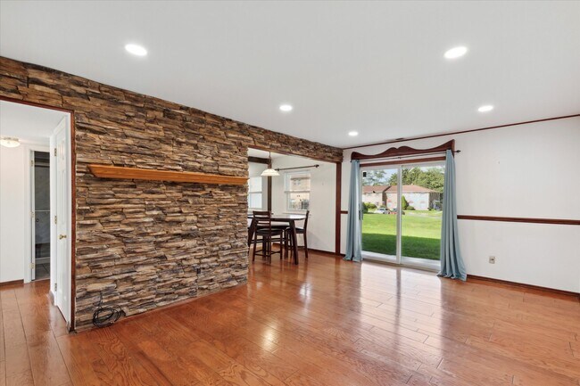 Living room - 23 Kearney Dr
