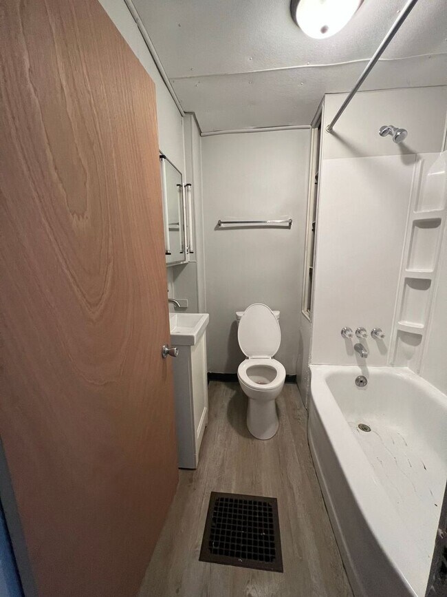 Building Photo - 1621 W Jackson St