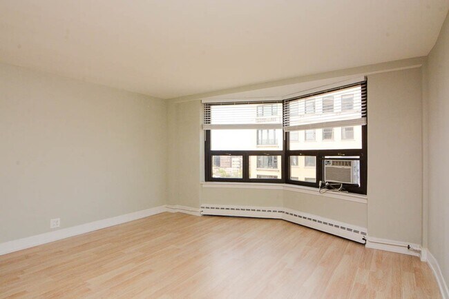 Foto del edificio - 450 W Wellington Ave