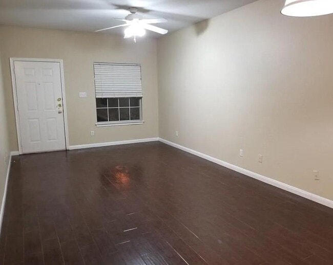 Building Photo - 2801 Southampton Way