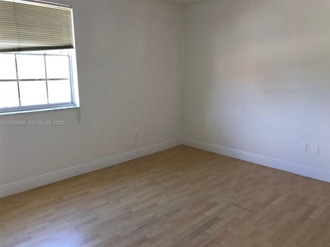 Foto del edificio - 18336 NW 68th Ave