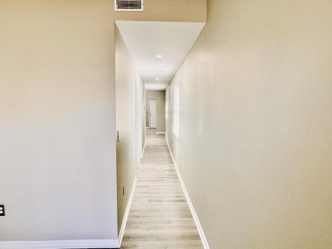 Foto del edificio - 520 Wainwright Ave