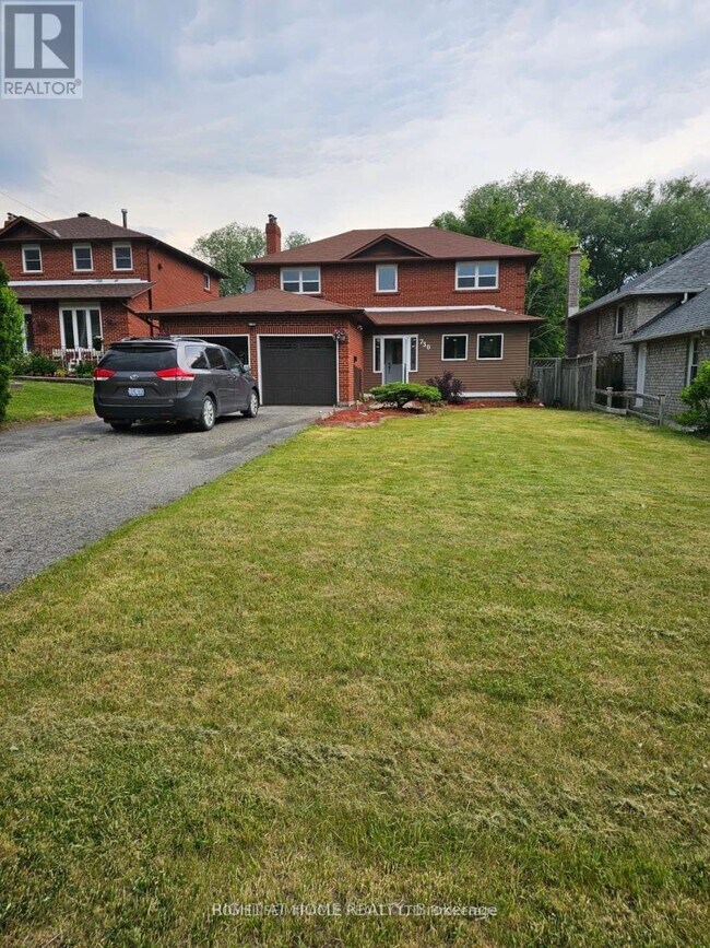 Building Photo - 730 Sheppard Ave