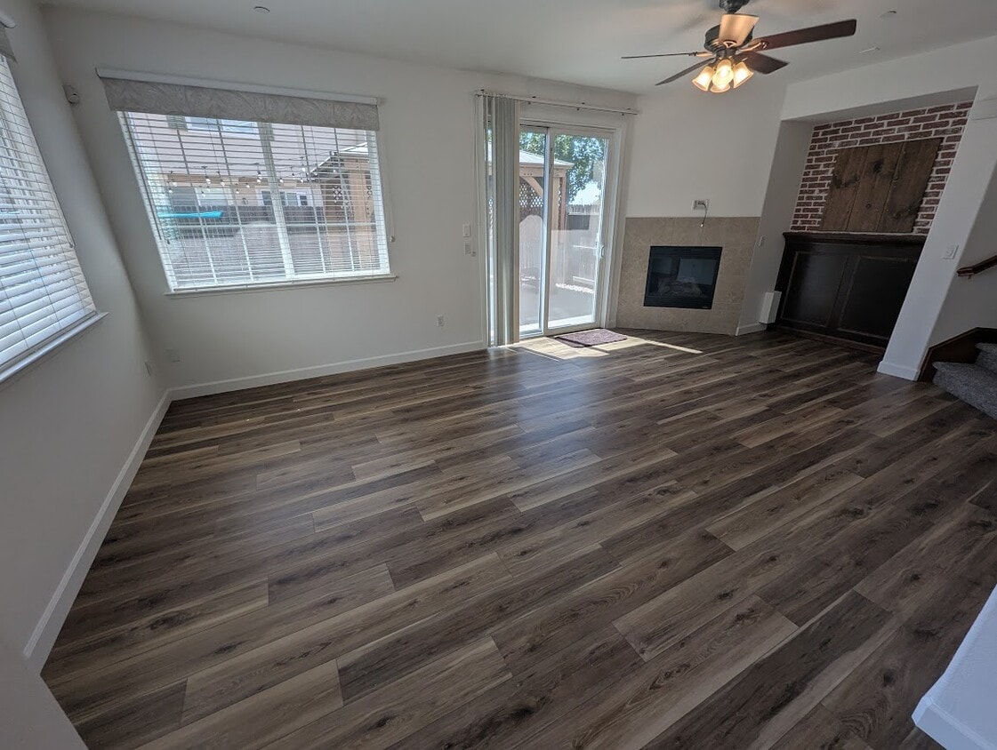 Foto principal - 910 Sierra View Cir