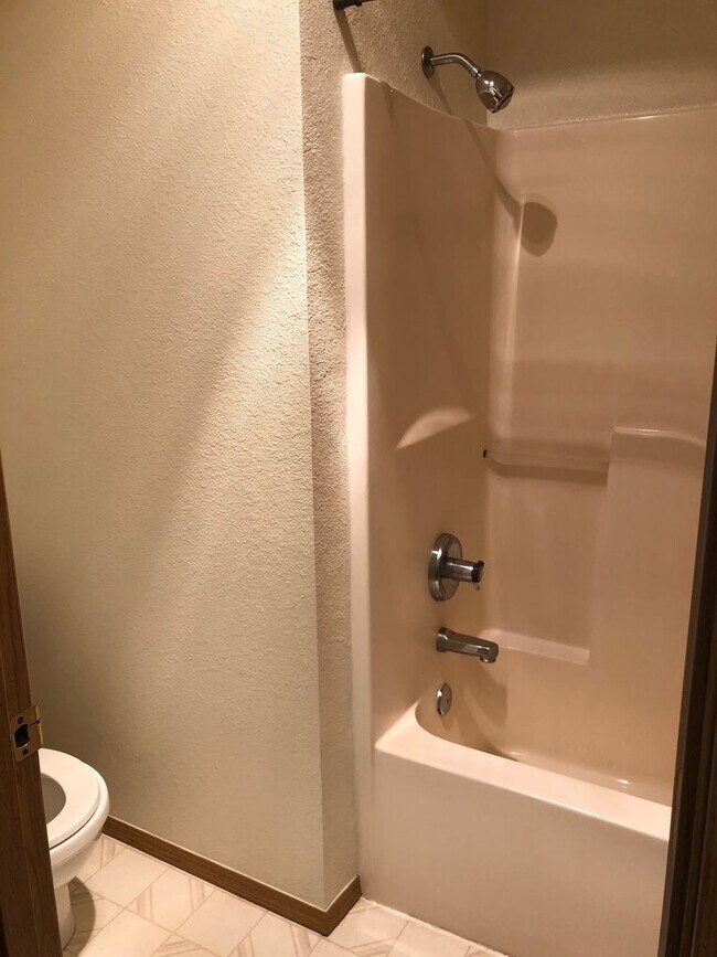 Foto del edificio - 3 Bedroom, 2.5 Bathroom Townhouse - Locate...