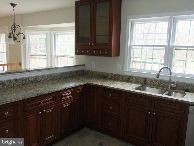 Building Photo - 8489 Silverview Dr