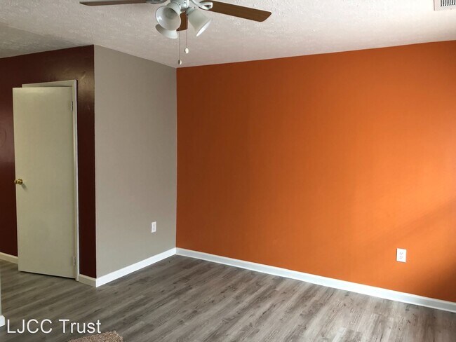 Building Photo - 3 br, 1 bath House - 5500 Riata Drive