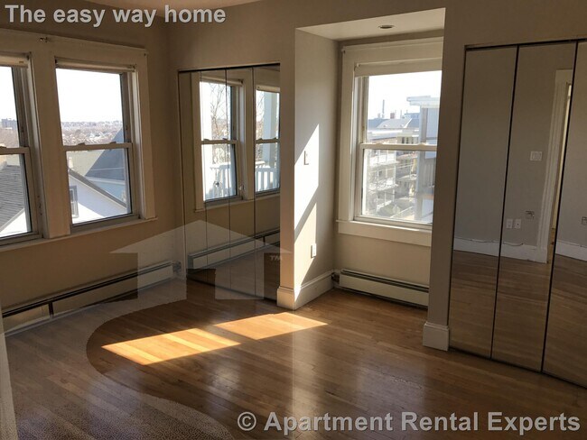 Building Photo - 94 Heath St