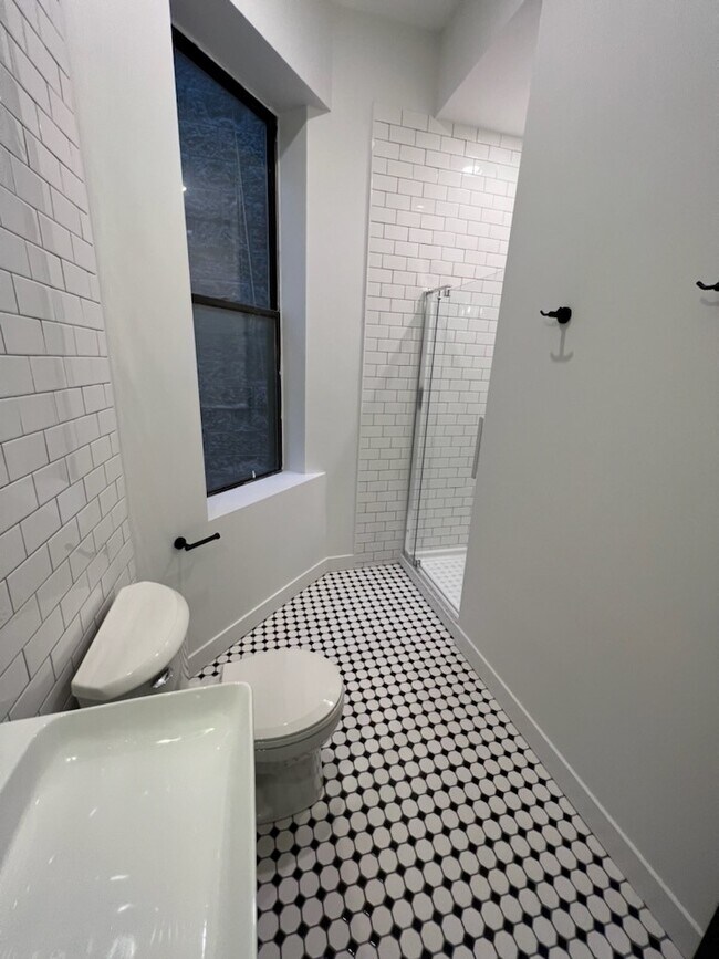 baño 1 - 905 S Miller St