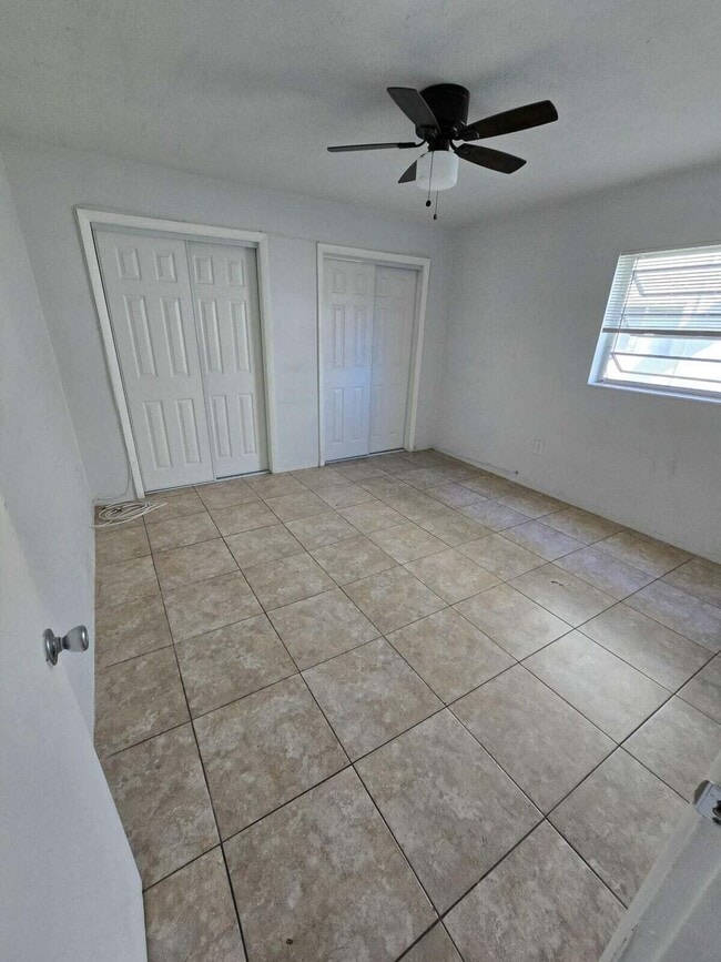 Foto del edificio - 2151 NE 168th St