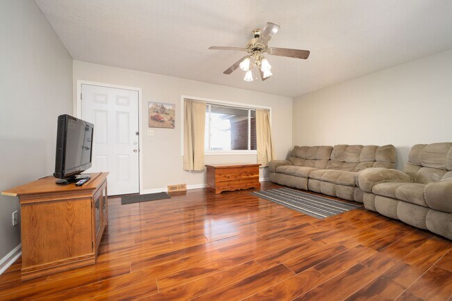 Building Photo - Beautiful 3 Bedroom Home outside of Centerville