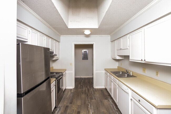 Building Photo - Cute 4 Bedroom