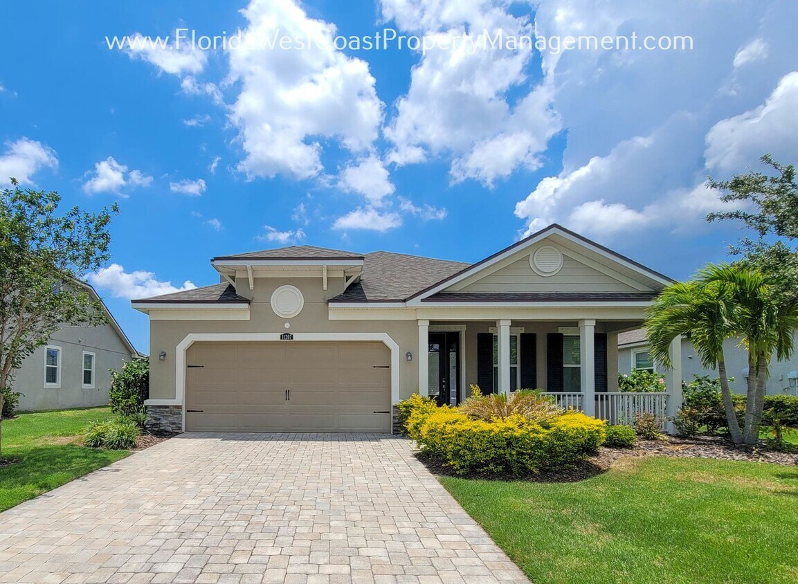 Primary Photo - STUNNING 4 BEDROOM/ 3 BATH PLUS DEDICATED ...