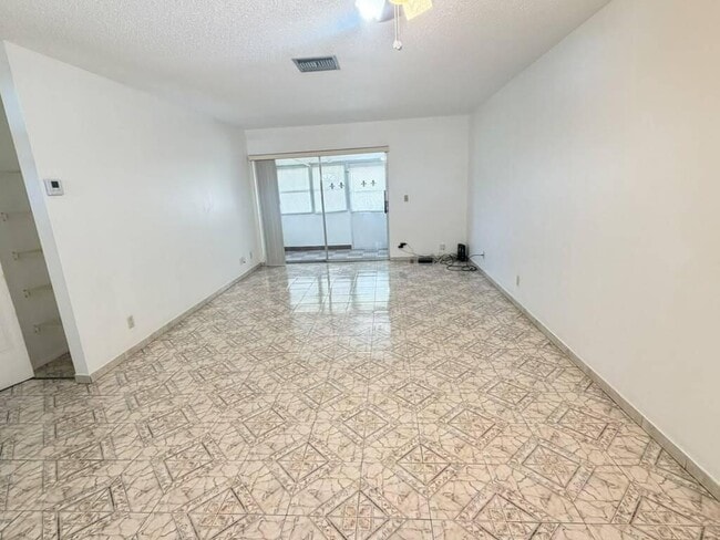 Building Photo - 2727 Dudley Dr W