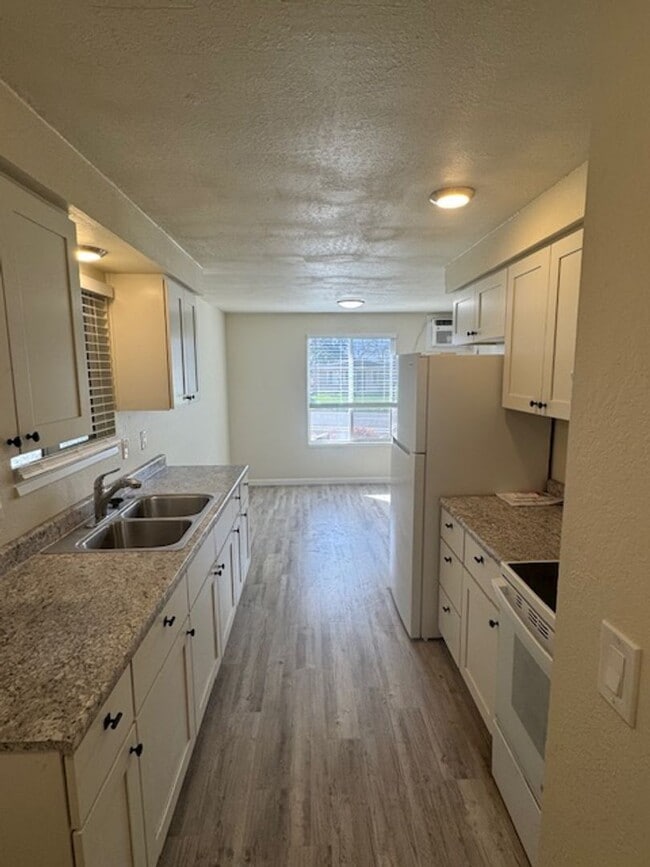 Building Photo - 3007-3009 JUANIPERO