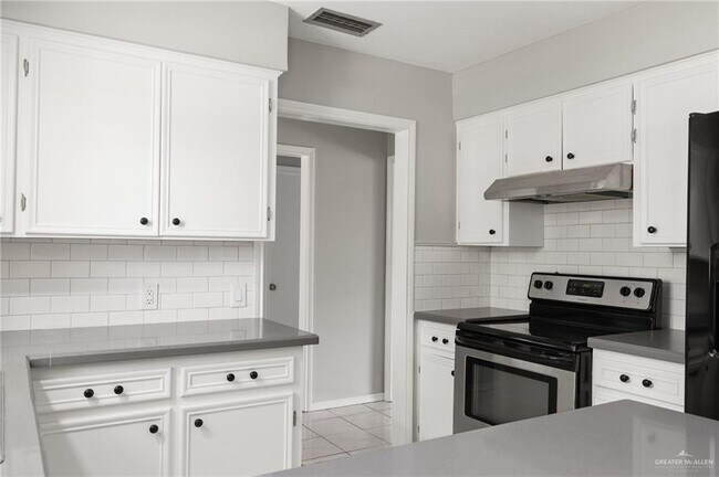 Building Photo - 1404 Nightingale Ave