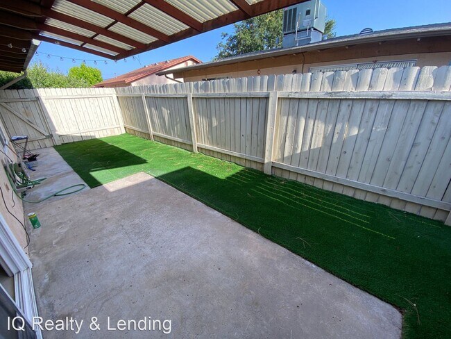 Building Photo - 2 br, 2 bath House - 1233 Green Garden Dri...