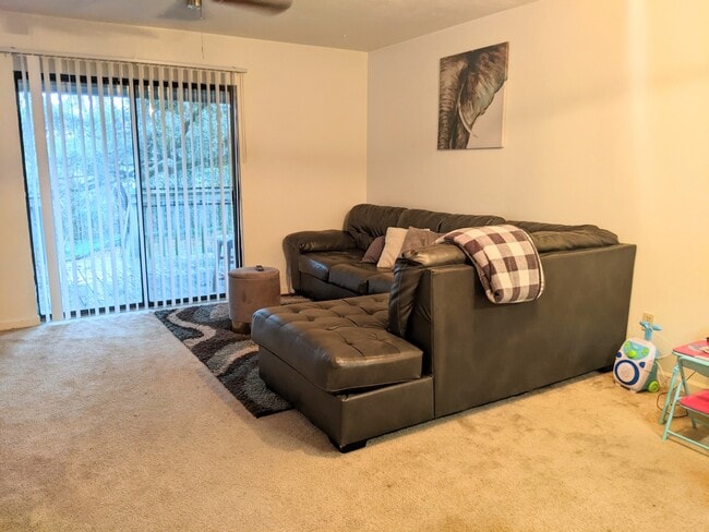 Building Photo - 5485 Sombra Del Lago Dr